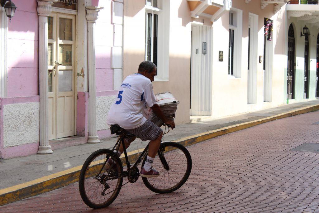 Early paper delivery in Casco Viejo.